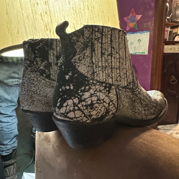 Golden Goose Black and White Ankle Boots - Picture 2 of 7